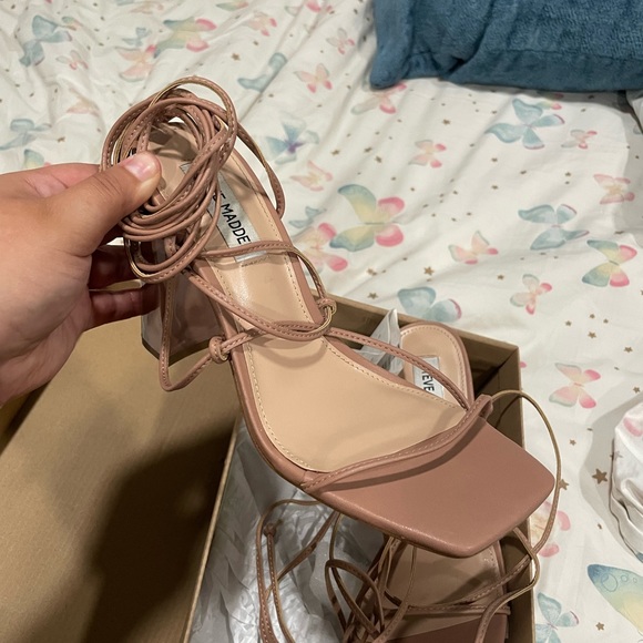 Steve Madden Leverage blush heels - Picture 2 of 2